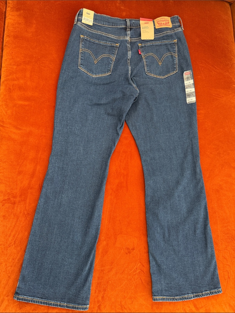 Levi’s NWT Classic Bootcut Denim Jeans Zip Fly Size 30/30